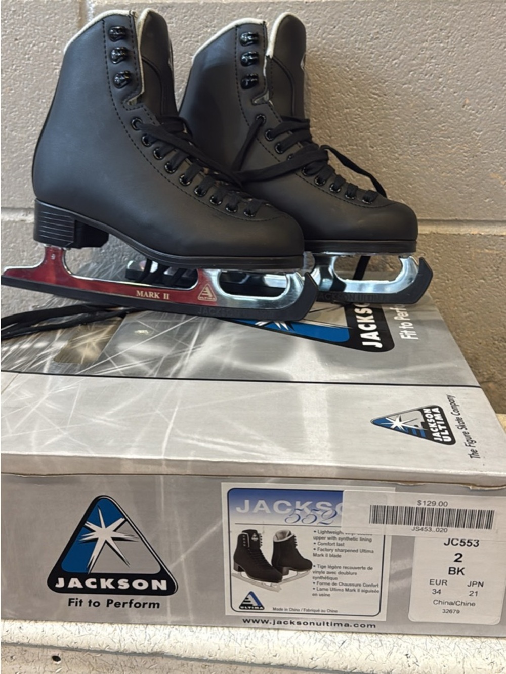 JACKSON Black Figure Ice Skates